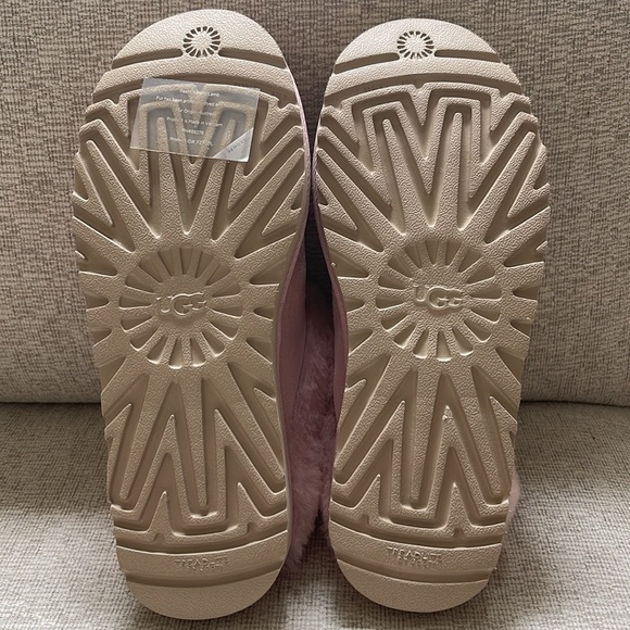 Brand new Uggs slippers - Picture 5 of 8